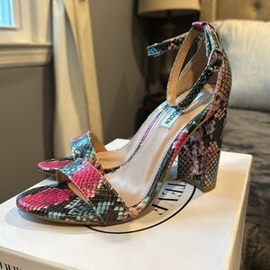 Steve Madden Snake Print Sandal. NWT